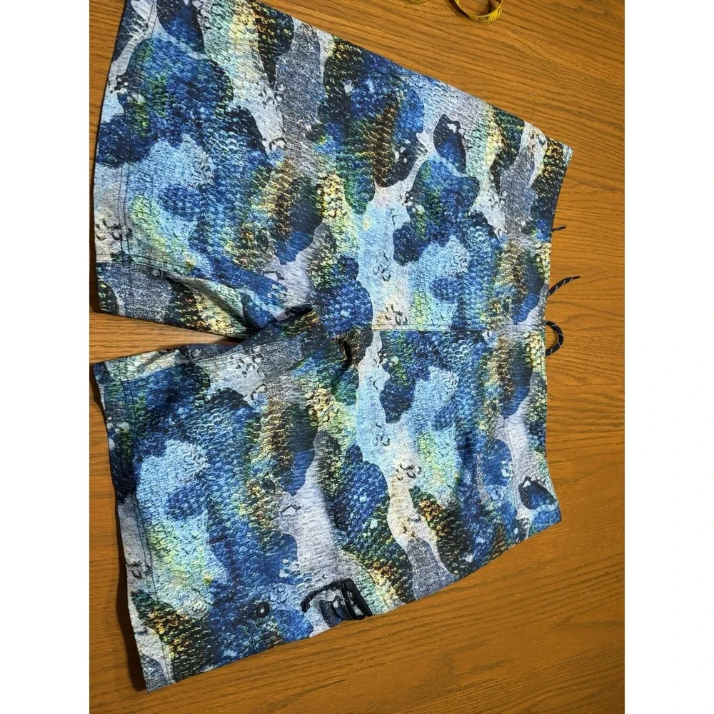 Columbia Men's Swim Trunks Size 40 Blue Floral PFG Omni-Shade Fish Responsibly